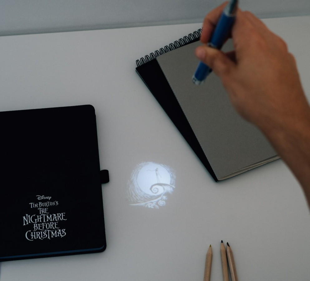 CADERNO PREMIUM A5 COM ESFEROGRÁFICA PROJECTORA O ESTRANHO MUNDO DE JACK