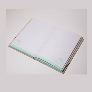 CADERNO PREMIUM A5 COM CAPA DE PELÚCIA PUSHEEN FOODIE COLLECTION - Papelaria Encantada