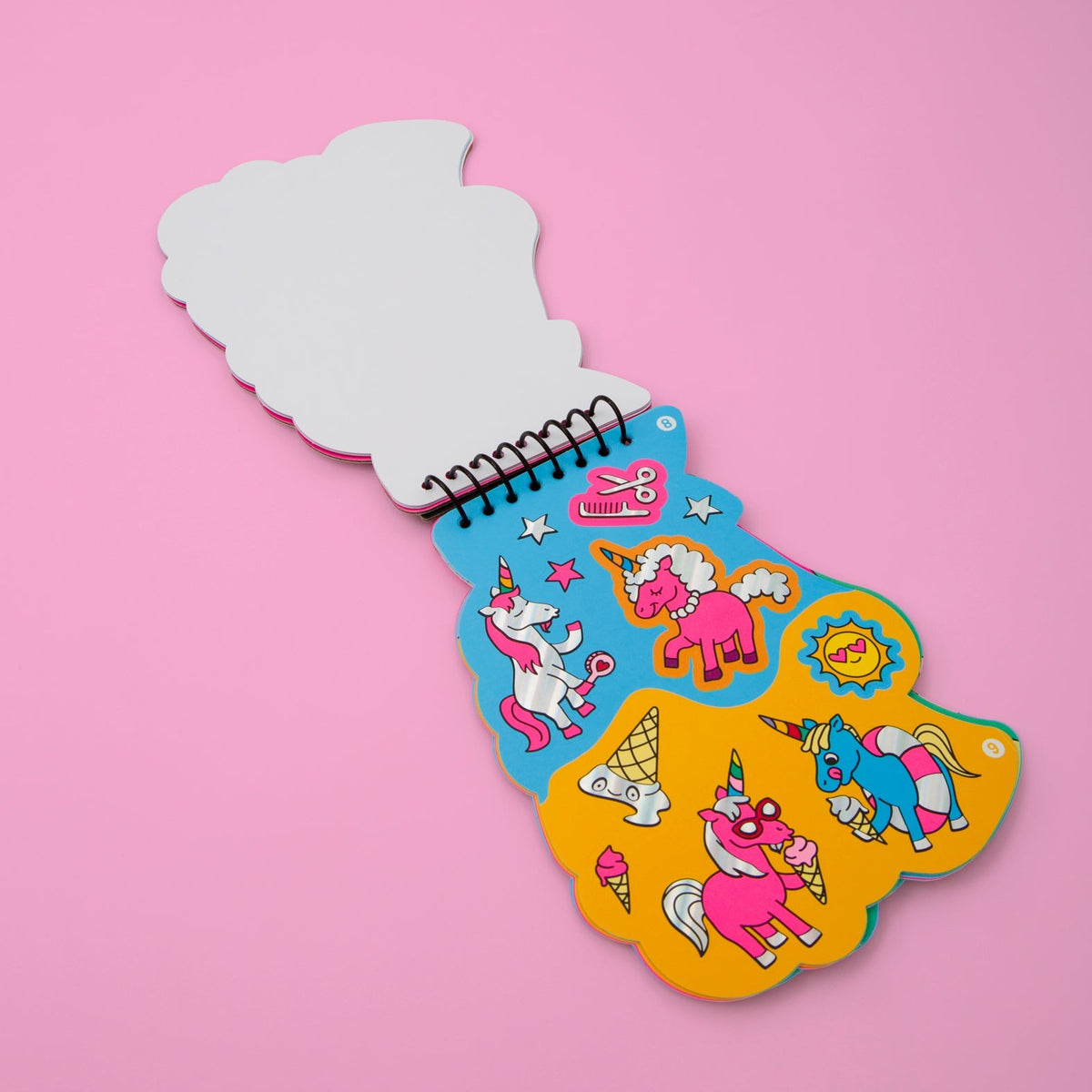 Caderno de Atividades com Autocolantes OMY Lily - detalhe 2