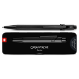 Esferográfica Caran d'Ache 849 Black Code com estojo