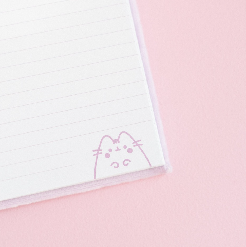 CADERNO PREMIUM A5 TAPA FELPA PUSHEEN MOMENTS