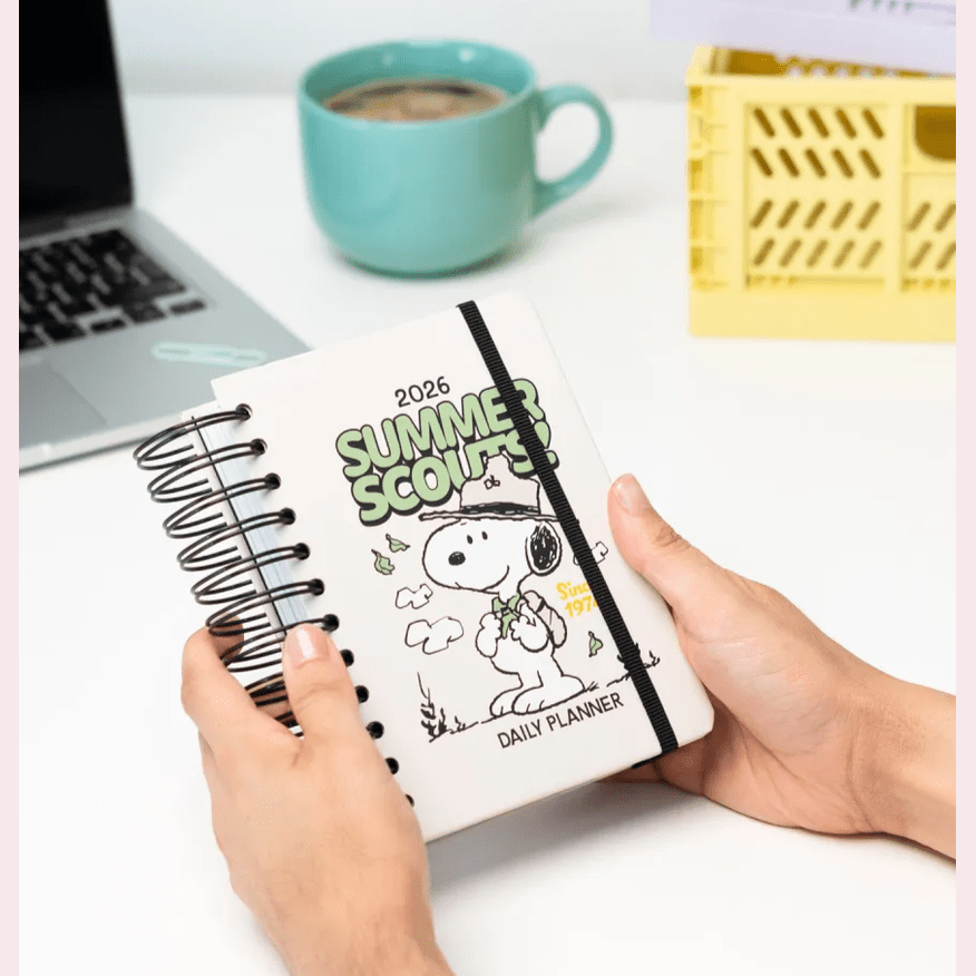 AGENDA ANUAL 2026 DIA PÁGINA S SNOOPY - Papelaria Encantada