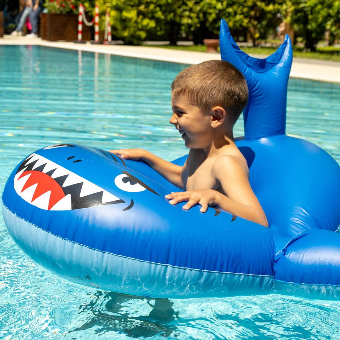 Boia de piscina infantil - Tubarão - Legami - Papelaria Encantada
