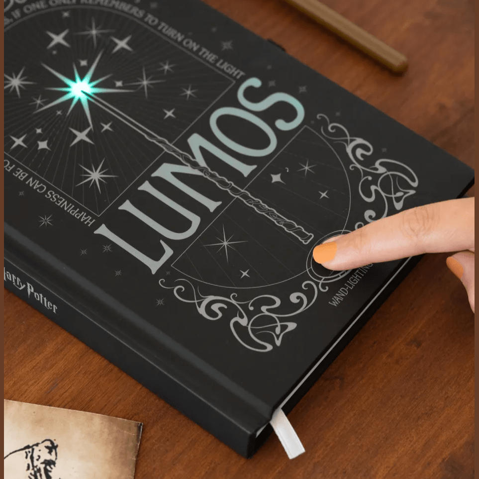Caderno A5 premium com luz Harry Potter lumos maxima - Papelaria Encantada