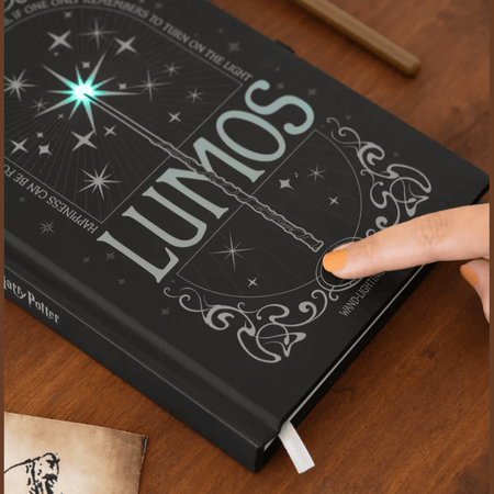 Caderno A5 premium com luz Harry Potter lumos maxima - Papelaria Encantada