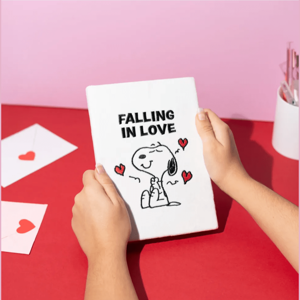 Caderno A5 Snoopy veludo - Papelaria Encantada