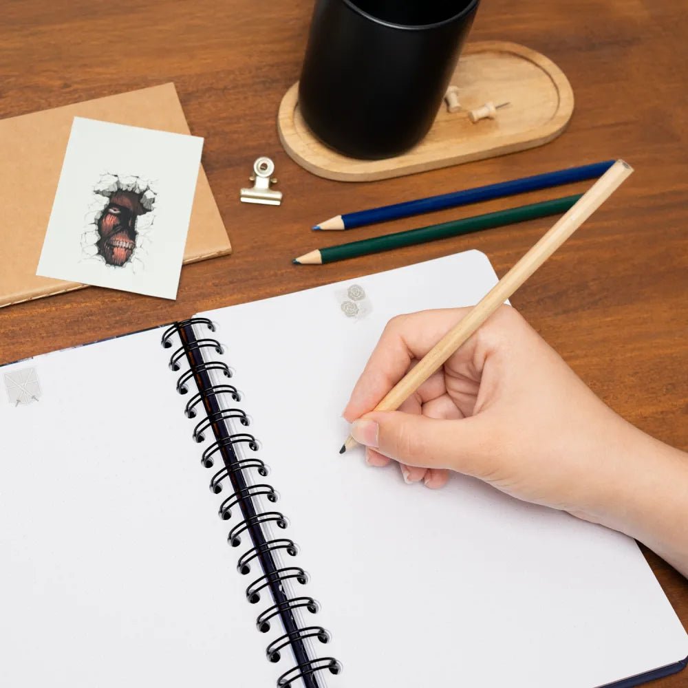 Caderno Capa Dura A5 Attack on Titan – Organização com Estilo Anime ⚔️ - Papelaria Encantada