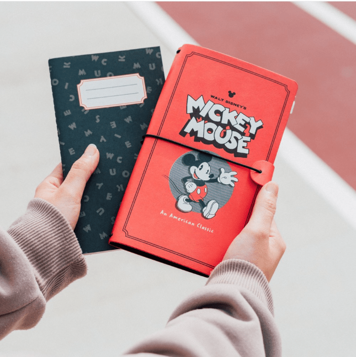 CADERNO DE VIAGEM DISNEY MICKEY CLASSIC - Papelaria Encantada