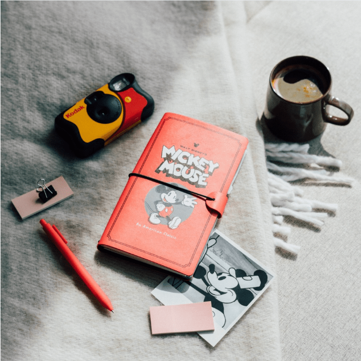 CADERNO DE VIAGEM DISNEY MICKEY CLASSIC - Papelaria Encantada