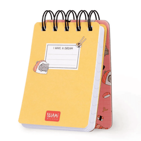 Caderno pautado Legami A7 com capa dura ilustrada - Gato Sushi - Espiral - Papelaria Encantada