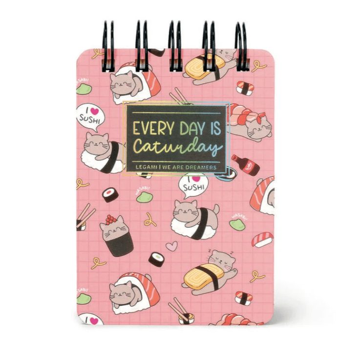Caderno pautado Legami A7 com capa dura ilustrada - Gato Sushi - Espiral - Papelaria Encantada