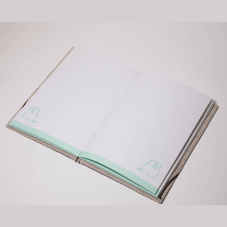 CADERNO PREMIUM A5 COM CAPA DE PELÚCIA PUSHEEN FOODIE COLLECTION - Papelaria Encantada