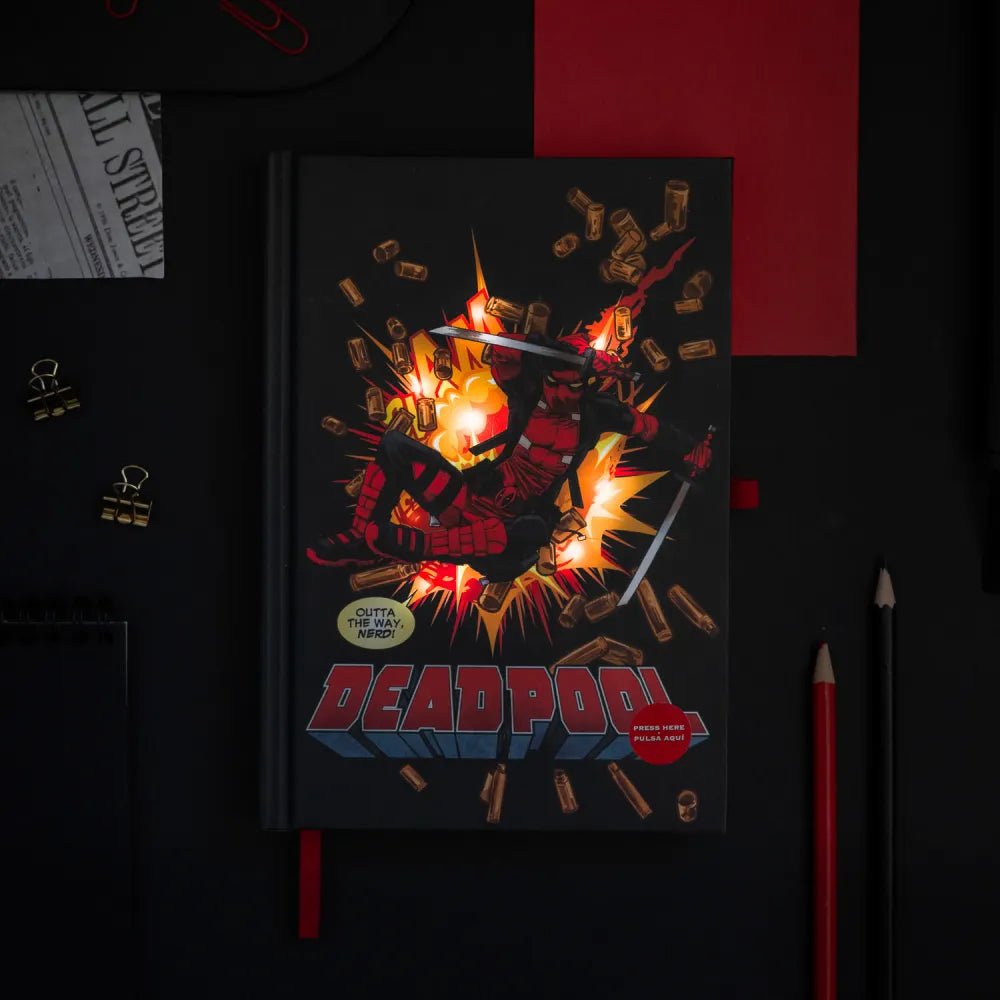 Caderno premium A5 com luz Marvel Deadpool - Papelaria Encantada