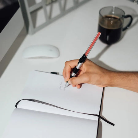 Caderno Premium A5 com sabre de luz Darth Vader - Star Wars - Papelaria Encantada