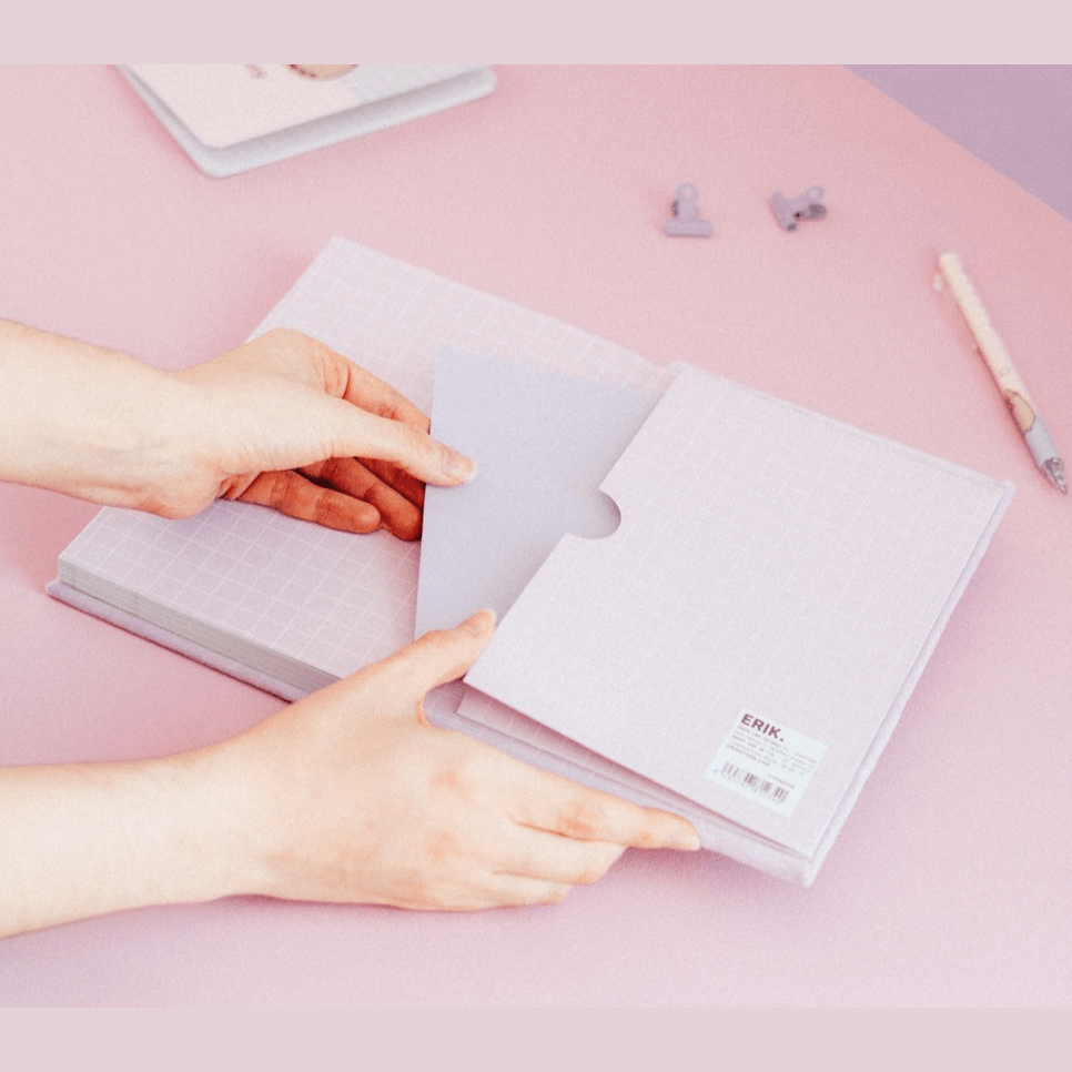 CADERNO PREMIUM A5 TAPA FELPA PUSHEEN MOMENTS - Papelaria Encantada