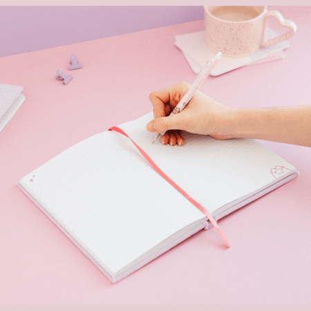CADERNO PREMIUM A5 TAPA FELPA PUSHEEN MOMENTS - Papelaria Encantada