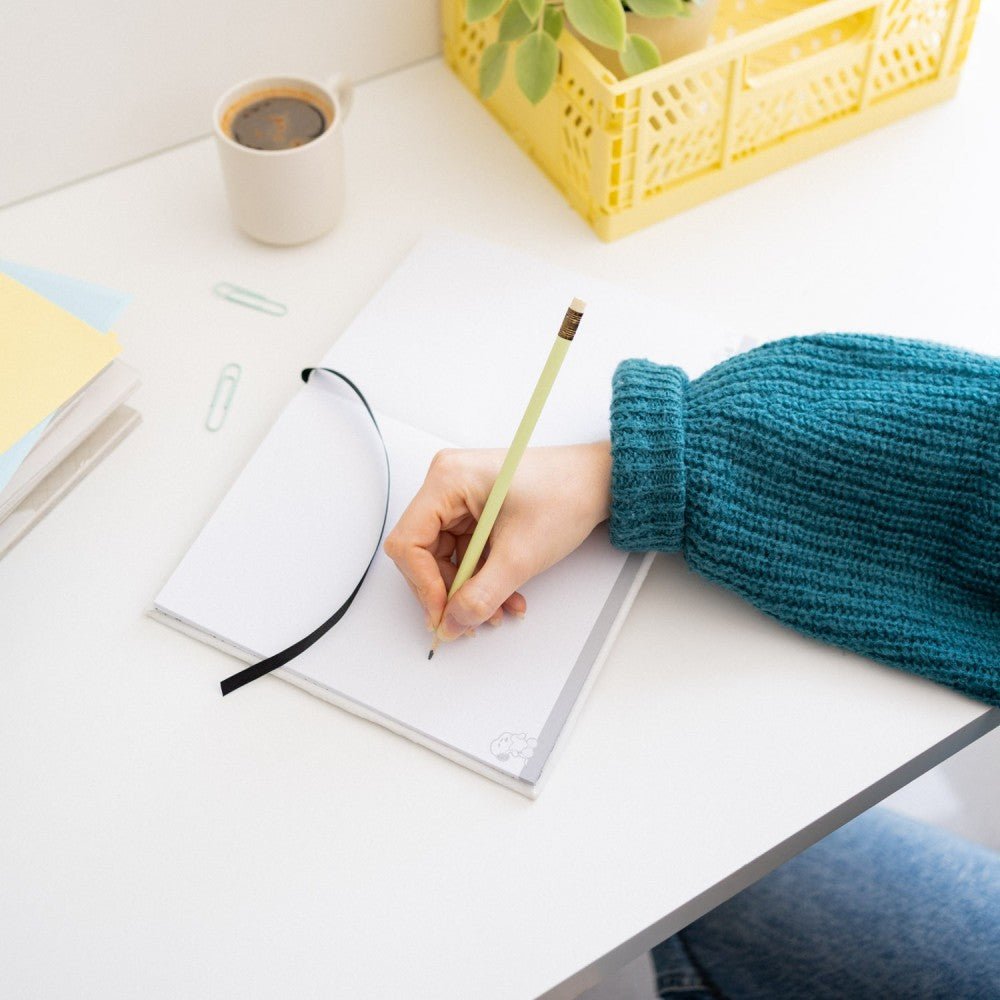 Caderno Premium A5 Tapa Felpa Snoopy - Papelaria Encantada