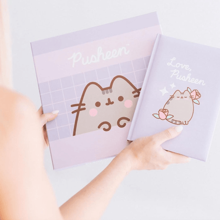 Conjunto de caderno com caneta A5 Pusheen Moments - Papelaria Encantada