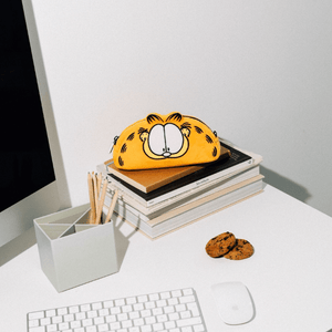 Estojo pelúcia Garfield - Papelaria Encantada